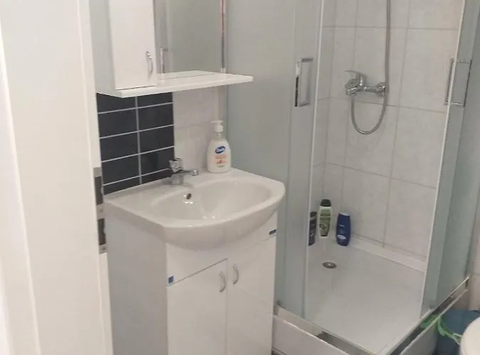 Apartmani Loznica Апартаменты *